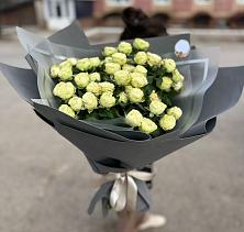 Белые кустовые розы Солинеро