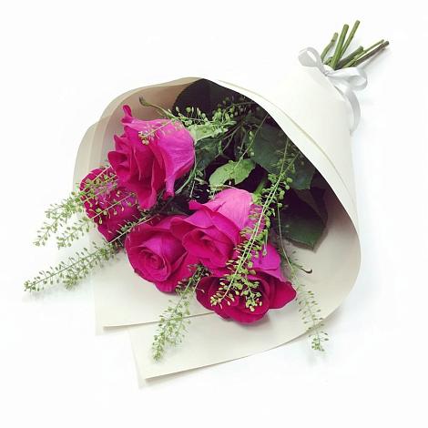 Букет цветов из: Розы в Белом