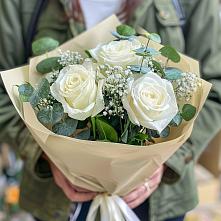 Букет цветов из:  Розы в Белом